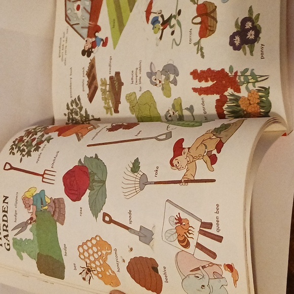 Vintage: The Giant Walt Disney Word Book - Picture 4 of 9